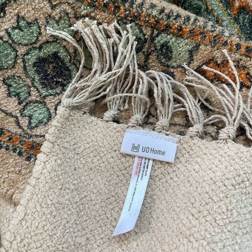 •urban outfitters chenille rug• - Picture 6 of 9